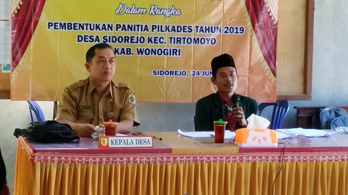 Ketua BPD Sholeh sedang memimpin rapat Pembentukan Panitia Kepala Desa Tahun 2019. Foto : Artadi